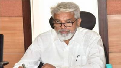 गेल्या घरी सुखात रहा असं म्हणत दादा भुसे यांचा कुणाला चिमटा, मालेगावातील राजकारण तापलं