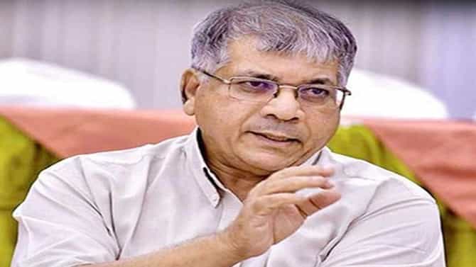 मी माझा मालक आहे, मी कुणाचा गुलाम नाही...प्रकाश आंबेडकर यांनी कुणाला सुनावलं? आंबेडकर यांचा रोख कुणाकडे?