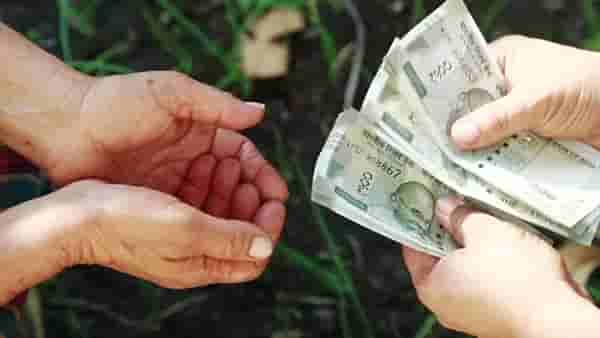 Vastu Upay: वास्तुशास्त्रानूसार या चुकीच्या सवयींमुळे होऊ शकते धनहानी, अनेकांना नाही माहिती
