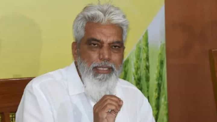 'या चांडाळ चौकटीनेच शिवसेनेचा घात केला', दादा भुसे यांनी नाव न घेता केला थेट हल्लाबोल 'या चांडाळ चौकटीनेच शिवसेनेचा घात केला', दादा भुसे यांनी नाव न घेता केला थेट हल्लाबोल