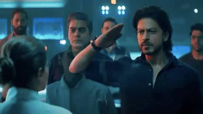 Shah Rukh Khan | शाहरुख खान याच्या चाहत्यांसाठी हा फोटो ठरला फोटो ऑफ द इयर, वाचा काय घडले थिएटरमध्ये