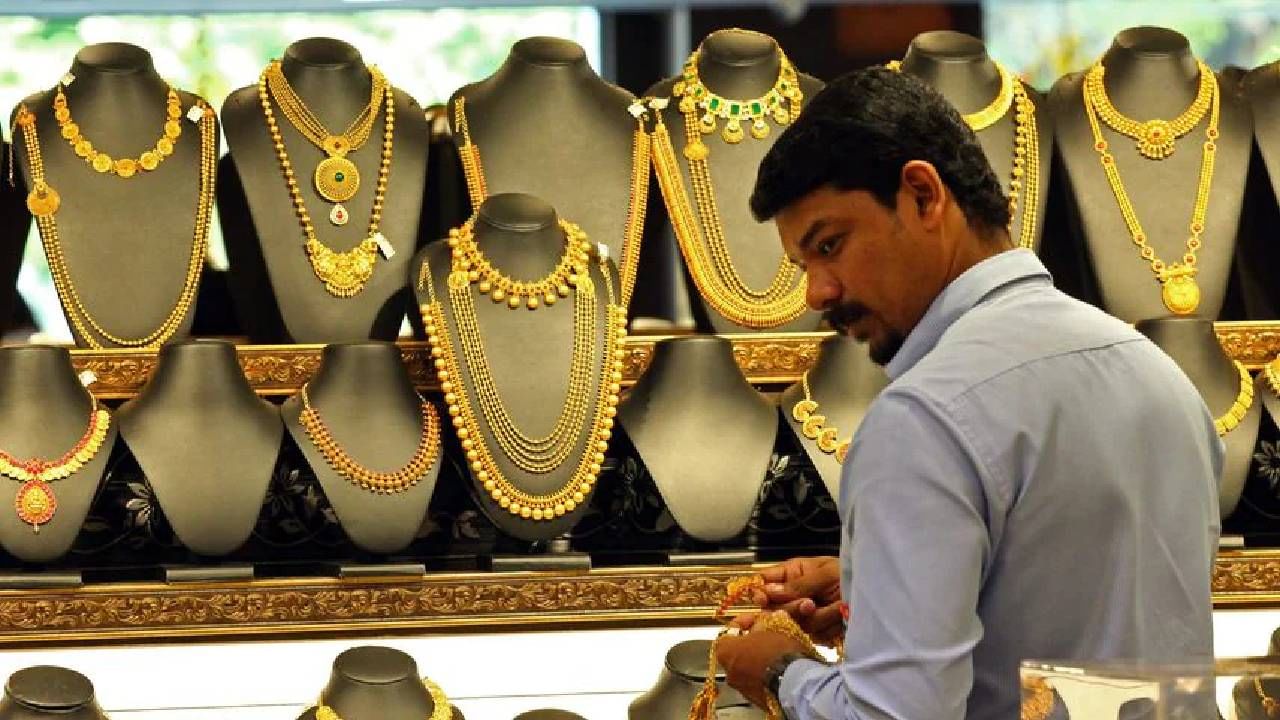 Gold Silver Rates Today : शुद्ध सोन्यासाठी करावा लागेल खिसा खाली, आजचा भाव किती?