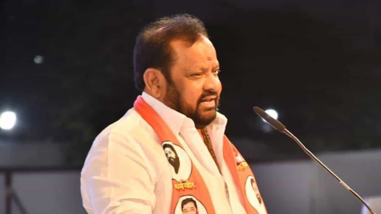 निवडणूक आयोगाला मॅनेज केल्याचा संजय राऊतांचा आरोप, शहाजीबापू पाटलांचा जोरदार पलटवार; म्हणाले... निवडणूक आयोगाला मॅनेज केल्याचा संजय राऊतांचा आरोप, शहाजीबापू पाटलांचा जोरदार पलटवार; म्हणाले...