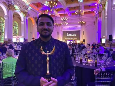 मेहनतीने गाठले लंडन अन् साताऱ्यातील युवकाने मिळवला मोठा सन्मान