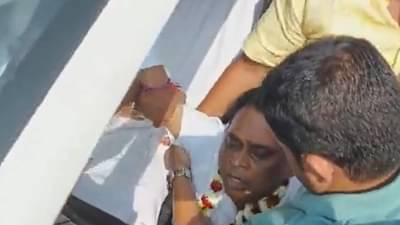 शनि शिंगणापूरला एक कोटीचे दान देणाऱ्या आरोग्य मंत्र्याला गोळ्या घातल्या, कारमधून उतरताच हल्ला; प्रकृती चिंताजनक