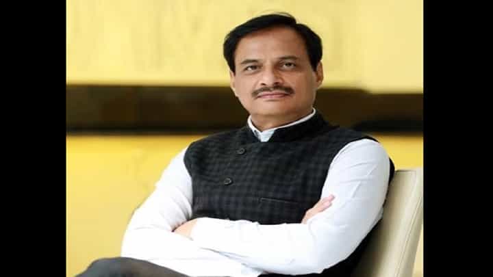 आचारसंहितेचा भंग, रणजित पाटील यांच्यावर अदखलपात्र गुन्हा आचारसंहितेचा भंग, रणजित पाटील यांच्यावर अदखलपात्र गुन्हा