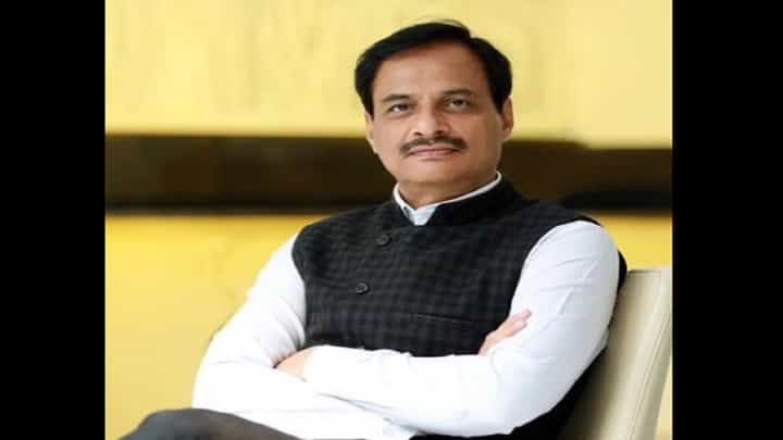 आचारसंहितेचा भंग, रणजित पाटील यांच्यावर अदखलपात्र गुन्हा आचारसंहितेचा भंग, रणजित पाटील यांच्यावर अदखलपात्र गुन्हा