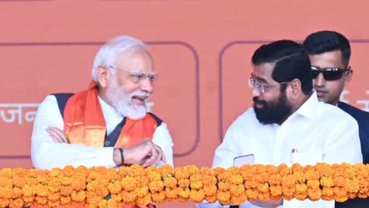 पाकिस्तानमध्ये घुसून गोळ्या घालण्याची ताकद फक्त दाढीवाल्यांमध्येच; भाजप नेत्याचं वक्तव्य पाकिस्तानमध्ये घुसून गोळ्या घालण्याची ताकद फक्त दाढीवाल्यांमध्येच; भाजप नेत्याचं वक्तव्य