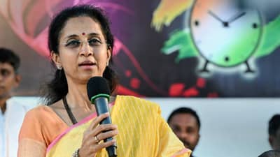 गृहमंत्रीपद सांभाळता येत नसेल तर राजीनामा द्या; सुप्रिया सुळे यांनी पहिल्यांदाच फडणवीस यांना सुनावले