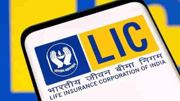 LIC ला दुहेरी फटका, आधी अदानी आता अर्थसंकल्पानंतर घसरण