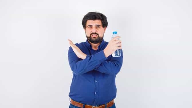 Overhydration Side Effects : जल हे जीवन आहे पण... अती पाणी पिण्याचेही आहेत अनेक दुष्परिणाम