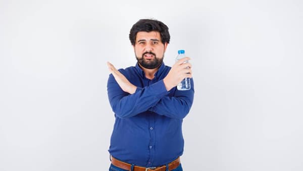 Overhydration Side Effects : जल हे जीवन आहे पण... अती पाणी पिण्याचेही आहेत अनेक दुष्परिणाम
