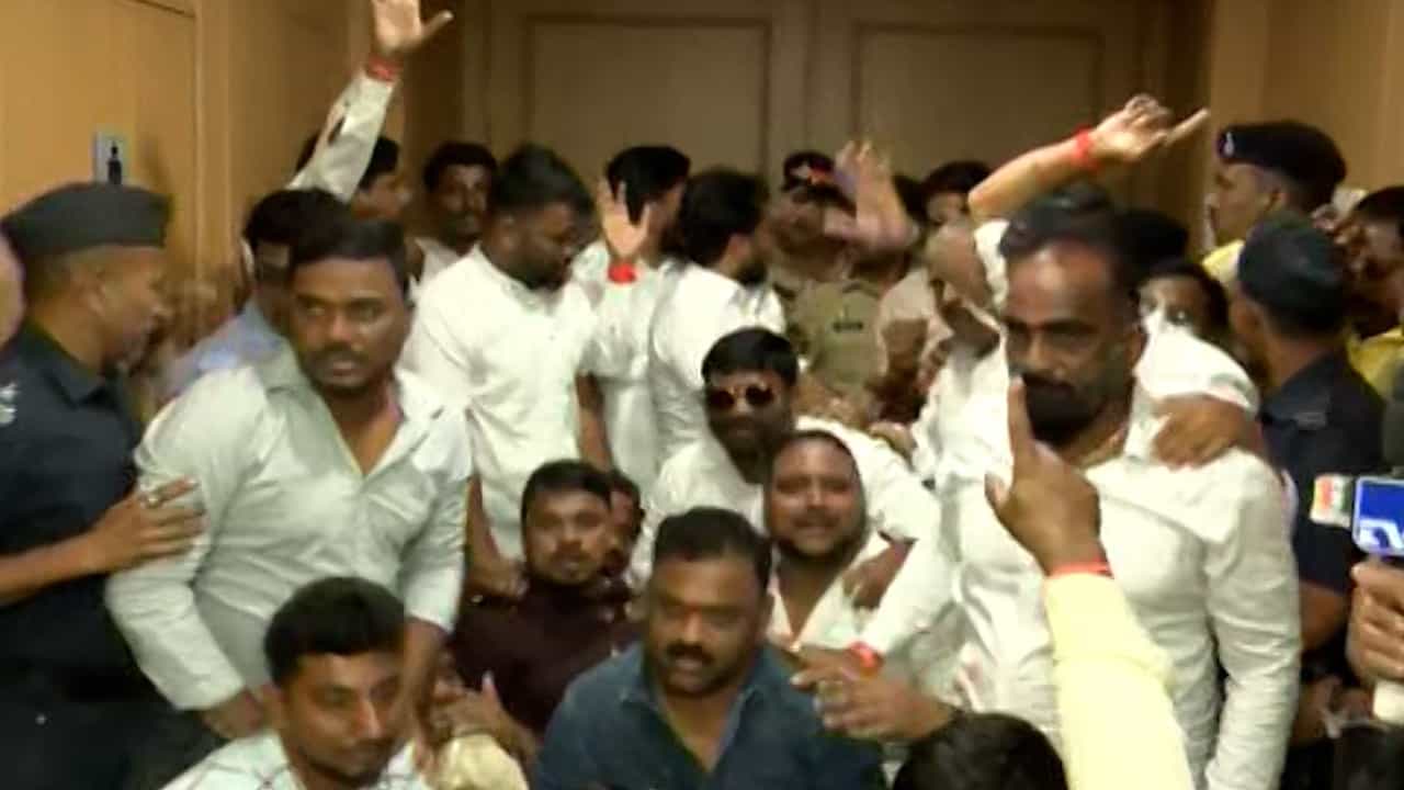 Anil Parab : शिवसैनिक म्हाडाच्या ऑफिसमध्ये घुसले, अनिल परब किरीट सोमय्या वाद पेटला