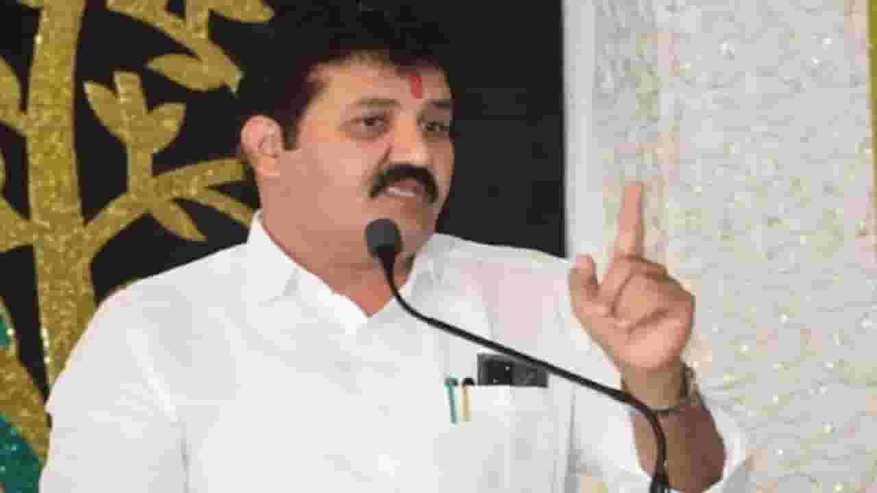 संजय राऊत यांच्या धमक्यांना नाहीतर..., शिंदे गटाच्या नेत्यानं सांगितले शिवसेनेतून बाहेर पडण्याचं कारण