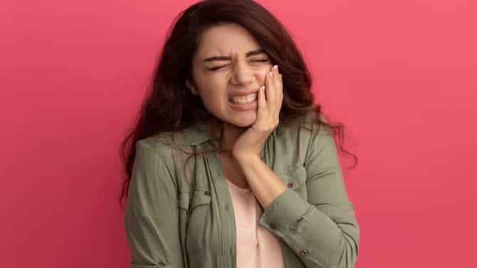 Sensitive Teeth : तुमच्याही दातात येतात का झिणझिण्या ? जाणून घ्या त्यामागचे कारण..