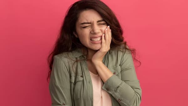 Sensitive Teeth : तुमच्याही दातात येतात का झिणझिण्या ? जाणून घ्या त्यामागचे कारण..