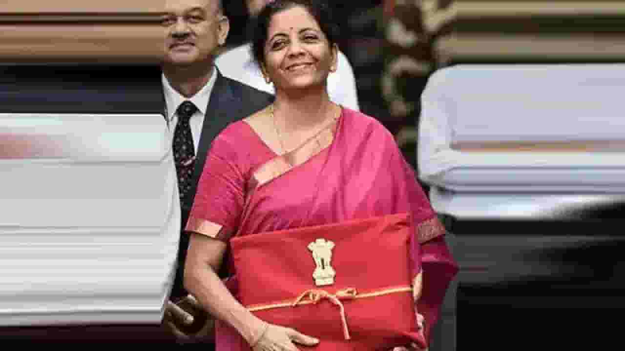 मुंबईची केली लूट, अर्थसंकल्पातून भरून द्या तूट; अर्थसंकल्प सादर होण्यापूर्वी कुणाची ही मागणी?