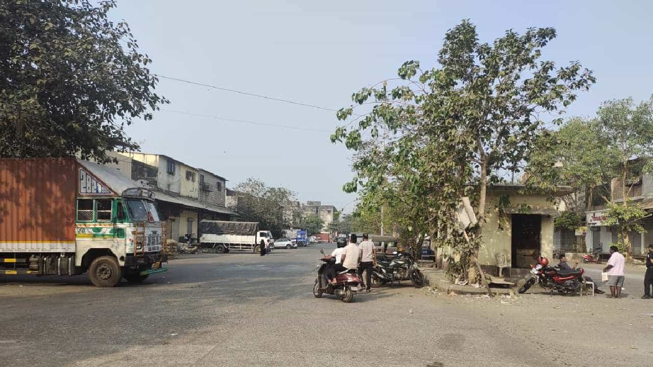 माथाडी कामगारांचा राज्यव्यापी बंद, नवी मुंबईतील पाचही एपीएमसी मार्केट बंद माथाडी कामगारांचा राज्यव्यापी बंद, नवी मुंबईतील पाचही एपीएमसी मार्केट बंद