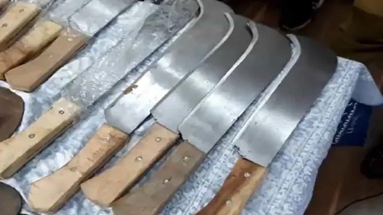 कोयता खरेदीसाठी पैशांसोबत काय द्यावं लागणार, कोयता खरेदी कोणती नवी अट?