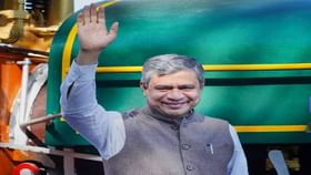 Union Budget Railway : यंदाच करा हायड्रोजन ट्रेनमधून प्रवास! लातूरमध्ये तयार होईल वंदे भारत Union Budget Railway : यंदाच करा हायड्रोजन ट्रेनमधून प्रवास! लातूरमध्ये तयार होईल वंदे भारत