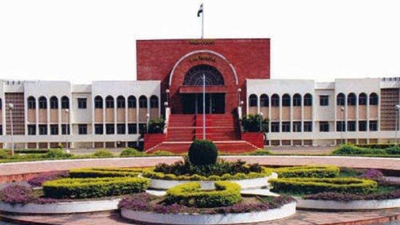 औरंगाबाद-उस्मानाबादचं नाव बदलण्याचा निर्णय कुठल्या परिस्थितीत घेतला; औरंगाबाद खंडपीठाचा राज्य सरकारला सवाल