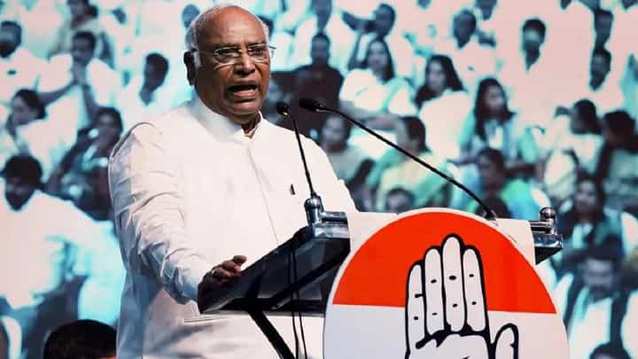 दिल्लीत विरोधी पक्षाची बैठक, अर्थसंकल्पावर चर्चा, पाहा... दिल्लीत विरोधी पक्षाची बैठक, अर्थसंकल्पावर चर्चा, पाहा...