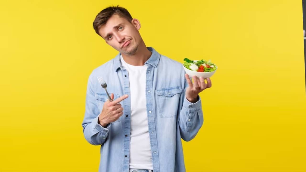 धावपळीच्या जीवनात स्वत:कडे लक्ष द्यायला फारसा वेळ नसतो. पण पुरुषांनी आपल्या खाण्या-पिण्यावर विशेष लक्ष दिले पाहिजे. त्यांनी आहारात काही पदार्थांचा आवर्जून समावेश केला पाहिजे, जेणेकरून त्यांचे आरोग्य चांगले राहील व ते तंदुरुस्त राहू शकतील.