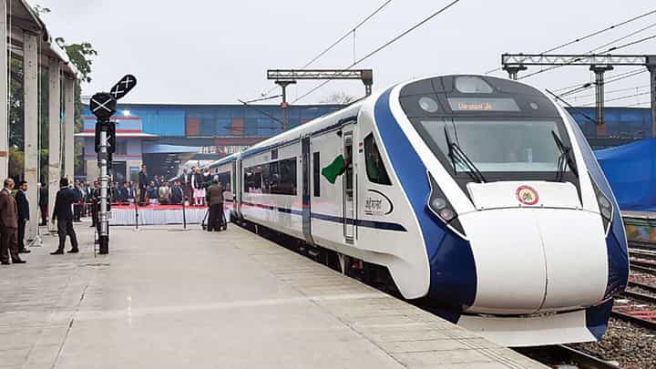 रेल्वे मंत्रालयाकडून महाराष्ट्राला 2 नवीन वंदे भारत एक्सप्रेस, बघा पहिली झलक रेल्वे मंत्रालयाकडून महाराष्ट्राला 2 नवीन वंदे भारत एक्सप्रेस, बघा पहिली झलक