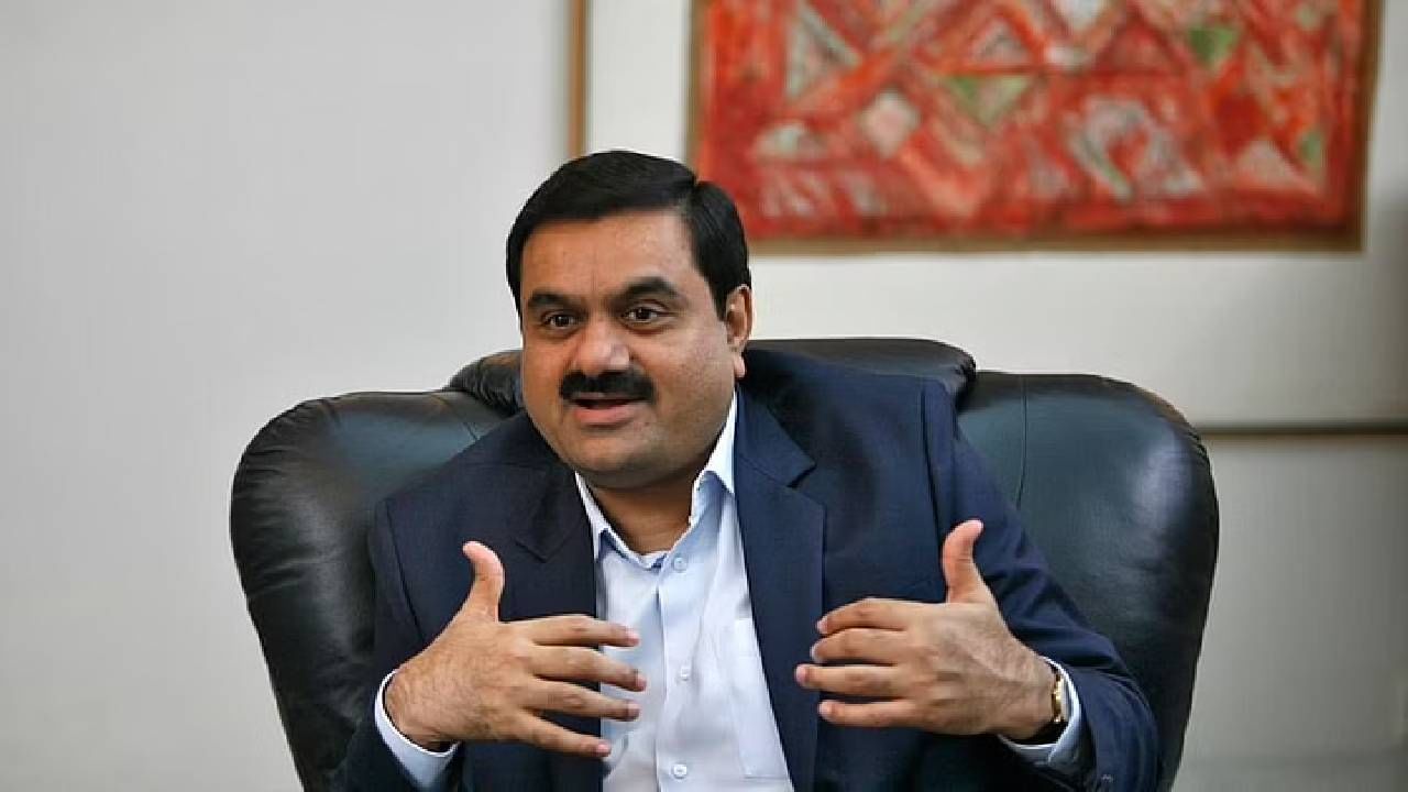 Gautam Adani Family : सात भावंडांसह चाळीत राहत होते गौतम अदानी, कुटुंबात आता कोण काय करते?