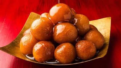 Zomato वर 3000 रु. KG मध्ये मिळतोय हलवा, 400 रुपयांत दोन गुलाब जामुन