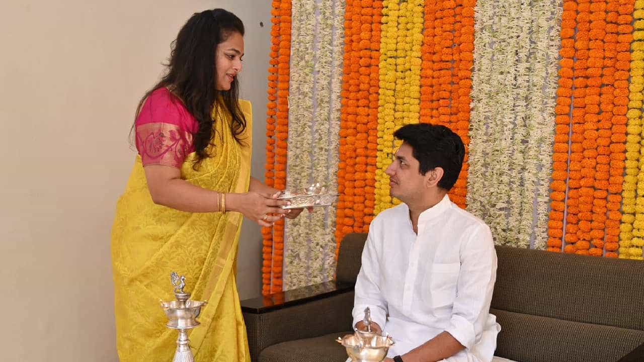 निवडणूक जिंकल्यावर सत्यजित तांबे यांच्या पत्नी मैथीली तांबे यांची पहिली प्रतिक्रिया, म्हणाल्या... निवडणूक जिंकल्यावर सत्यजित तांबे यांच्या पत्नी मैथीली तांबे यांची पहिली प्रतिक्रिया, म्हणाल्या...