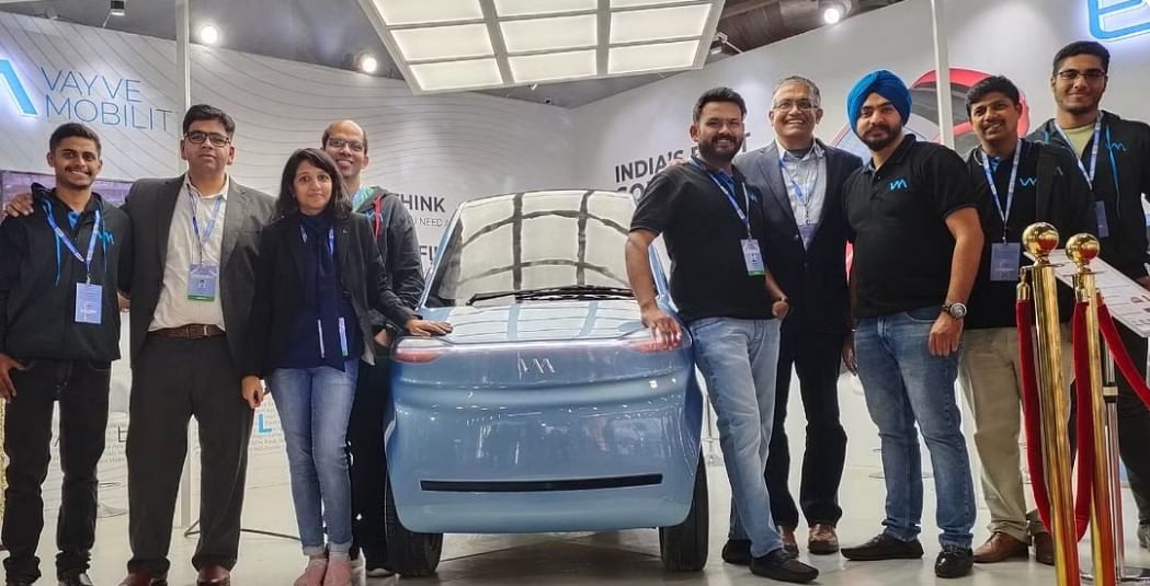 भारतातील पहिली इलेक्ट्रीक सोलर कार, उन्हापासून होणार चार्ज, खर्च किती येणार पाहा भारतातील पहिली इलेक्ट्रीक सोलर कार, उन्हापासून होणार चार्ज, खर्च किती येणार पाहा