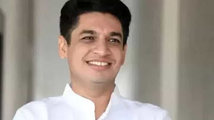 सत्यजित तांबे यांचं विधानपरिषदेतील पहिलं भाषण, आमदारकीच्या पहिल्या भाषणाकडे सर्वांचं लक्ष; कशावर केलं भाष्य सत्यजित तांबे यांचं विधानपरिषदेतील पहिलं भाषण, आमदारकीच्या पहिल्या भाषणाकडे सर्वांचं लक्ष; कशावर केलं भाष्य