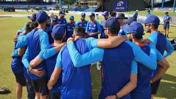 INDvsAUS | टीम इंडियाचा हा क्रिकेटर खेळतोय गल्ली क्रिकेट, व्हीडिओ व्हायरल