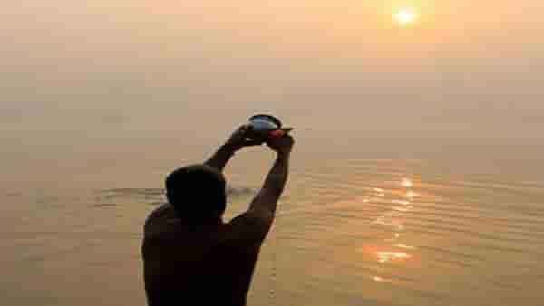Astro Tips: या सोप्या उपायांनी होते मान-सन्मानात वृध्दी, ग्रहांचा राजा सूर्याचा मिळतो आशीर्वाद