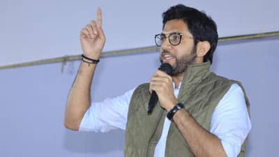 भाजप अशा मंत्र्याला कसे काय पाठीमागे घालू शकतो? आदित्य ठाकरे यांचा सवाल