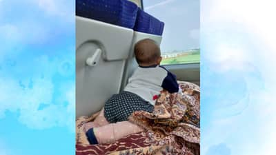 BABY ON BOARD :  रेल्वेमंत्री अश्विनी वैष्णव यांनी वंदेभारत एक्सप्रेसमधील तान्ह्या बाळाचा फोटो ट्वीट केला