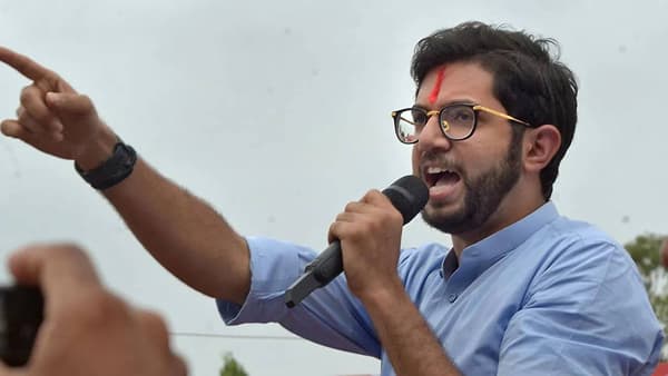 संविधानाचा अपमान, घटनाबाह्य संरक्षण आणि हे आम्हाला… आदित्य ठाकरे यांची राज्यपालांवर टीका