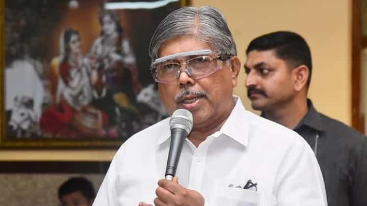 टिळक कुटुंबातील व्यक्तीला उमेदवारी का नाही? चंद्रकांत पाटील यांनी पक्षाची भूमिका सांगितली... टिळक कुटुंबातील व्यक्तीला उमेदवारी का नाही? चंद्रकांत पाटील यांनी पक्षाची भूमिका सांगितली...