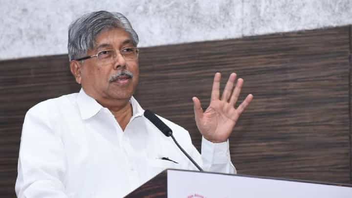 कसबा पोटनिवडणूक : चंद्रकांत पाटलांच्या उपस्थितीत महायुतीची महत्वाची बैठक कसबा पोटनिवडणूक : चंद्रकांत पाटलांच्या उपस्थितीत महायुतीची महत्वाची बैठक