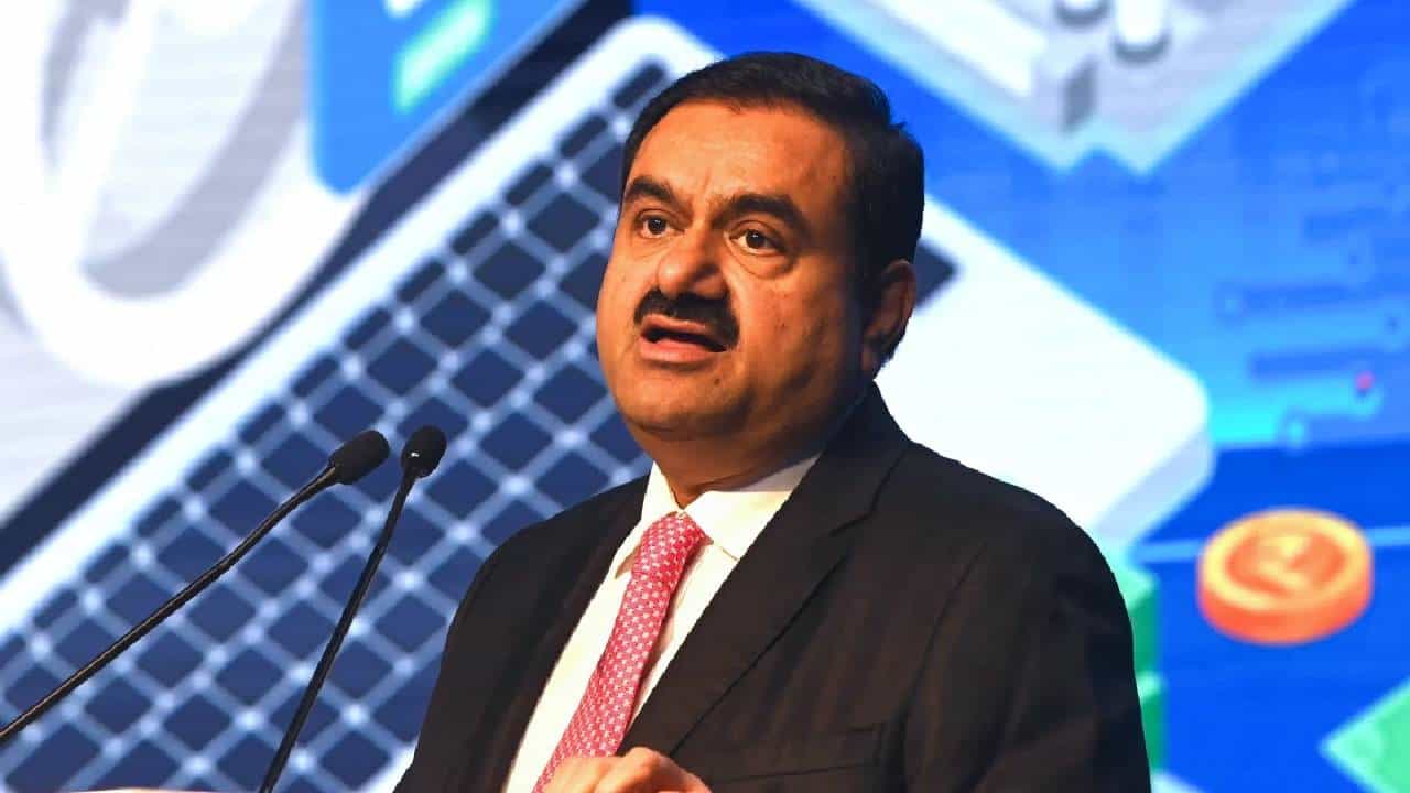 हिंडनबर्गच्या अहवालानंतर अदानी ग्रुपच्या शेअरमध्ये किती झाली घसरण