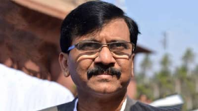 मुख्यमंत्री एकनाथ शिंदे यांनी उद्धव ठाकरे यांना संपर्क साधला का?; संजय राऊत म्हणाले, आमच्याशी...