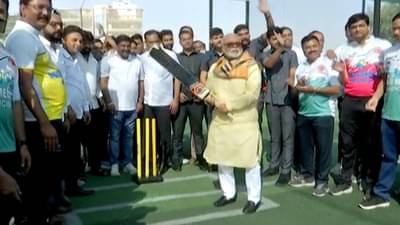 छगन भुजबळ यांची तुफान फटकेबाजी, लुटला क्रिकेट खेळण्याचा आनंद; बघा व्हिडीओ