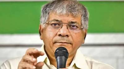 कसबा पेठेच्या रणसंग्रामात आणखी एक भिडू? वंचितच्या नेत्यांची रात्रभर खलबतं, प्रकाश आंबेडकर आज भूमिका घेणार?