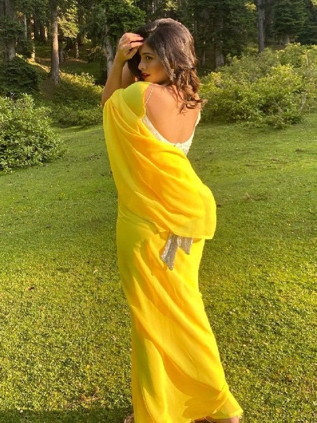 पारदर्शक साडीमधील अभिनेत्री रुचिरा जाधव व्हिडीओ व्हायरल