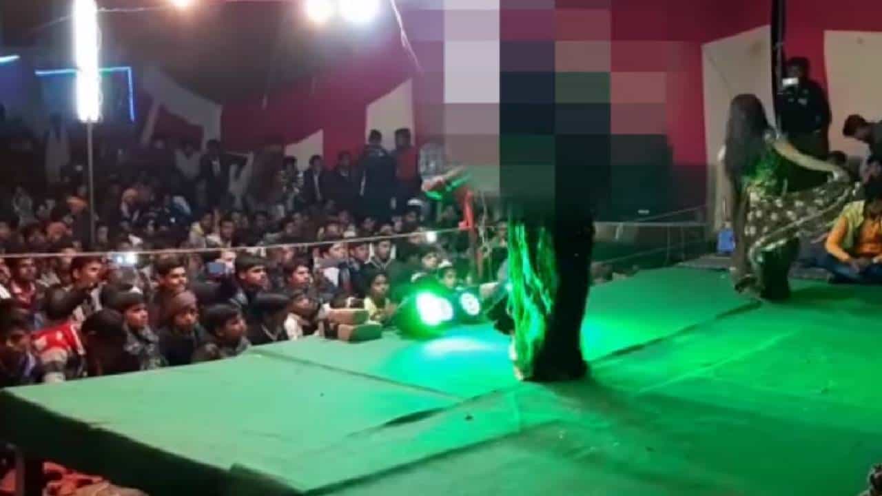 या नेत्याने स्मशानभूमीही सोडली नाही, म्हसणवटीत चक्क बारबाला नाचवल्या; पैसेही उधळले