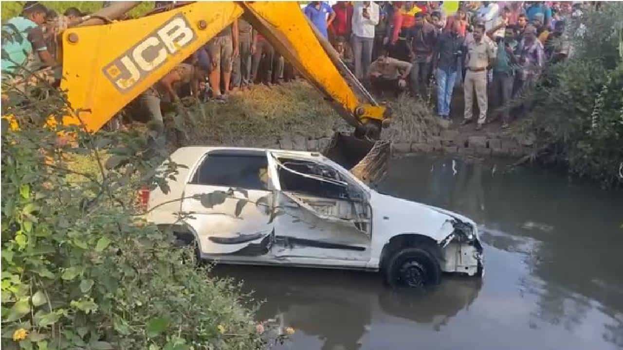 नियंत्रण सुटल्याने कार थेट विहिरीत कोसळली, कार चालकाचा बुडून मृत्यू