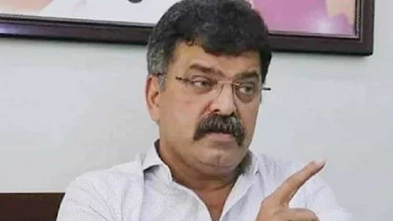 ज्यांचं डोकं आऊट झालय, त्यांच्याबद्दल काय बोलणार; शिंदे गटाने जितेंद्र आव्हाड यांच्यावर साधला निशाणा