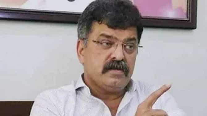 ज्यांचं डोकं आऊट झालय, त्यांच्याबद्दल काय बोलणार; शिंदे गटाने जितेंद्र आव्हाड यांच्यावर साधला निशाणा