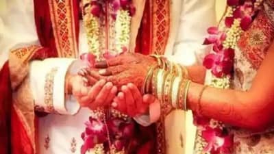 वरमाला घालताच नवरदेव खाली कोसळला, तो पुन्हा उठलाच नाही; काय घडले नेमके?